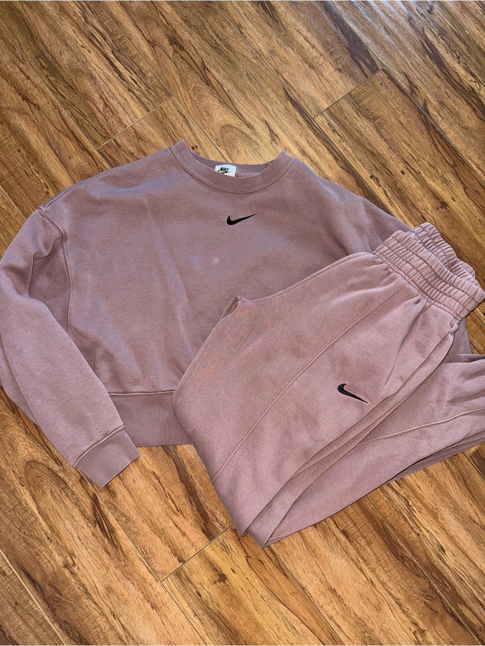 Nike Mauve/Pink Oversized Cropped Sweatshirt and Jogger Set